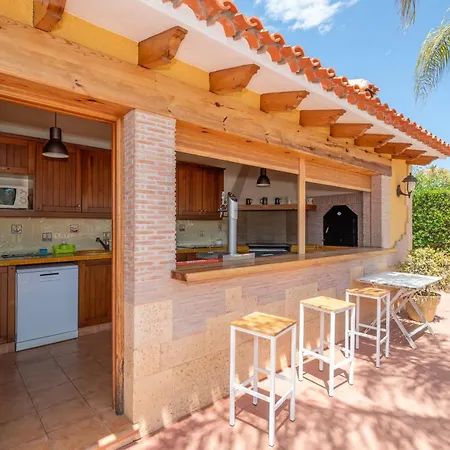 With Private Pool And Tennis Court 150 Metres From The Sea-villa El Olivo Denia
