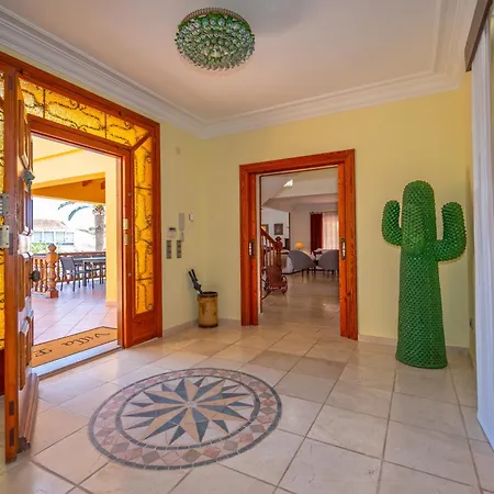 With Private Pool And Tennis Court 150 Metres From The Sea-villa El Olivo