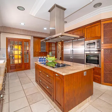 Willa With Private Pool And Tennis Court 150 Metres From The Sea-villa El Olivo