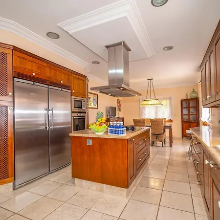 With Private Pool And Tennis Court 150 Metres From The Sea-villa El Olivo Denia