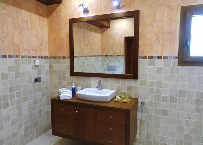 Βίλα With Private Pool And Tennis Court 150 Metres From The Sea-villa El Olivo *