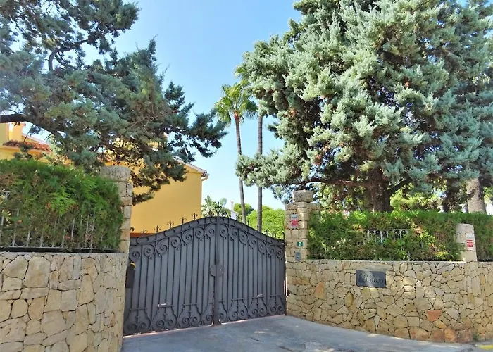 With Private Pool And Tennis Court 150 Metres From The Sea-villa El Olivo