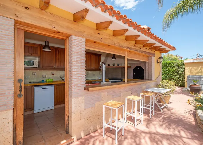 With Private Pool And Tennis Court 150 Metres From The Sea-villa El Olivo Denia
