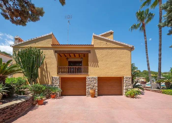Βίλα With Private Pool And Tennis Court 150 Metres From The Sea-villa El Olivo *