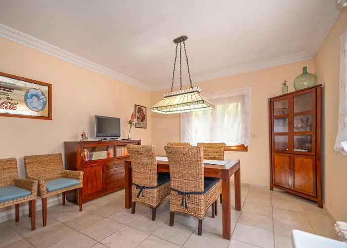 With Private Pool And Tennis Court 150 Metres From The Sea-villa El Olivo