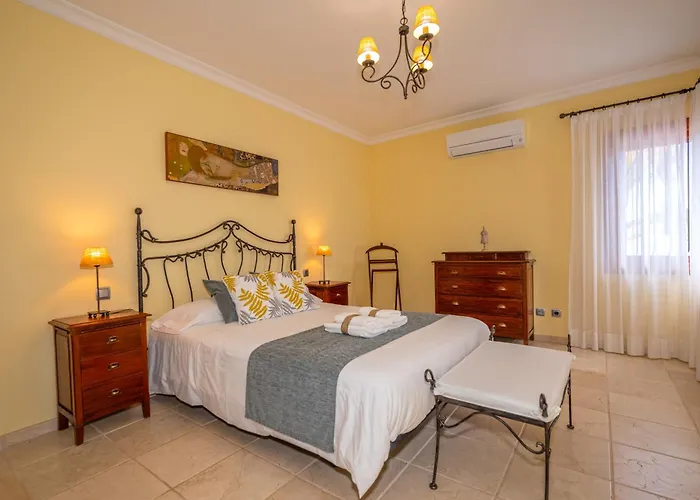 With Private Pool And Tennis Court 150 Metres From The Sea-villa El Olivo Βίλα *