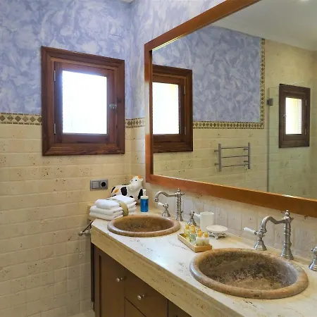 With Private Pool And Tennis Court 150 Metres From The Sea-villa El Olivo