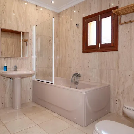 Villa With Private Pool And Tennis Court 150 Metres From The Sea-villa El Olivo *