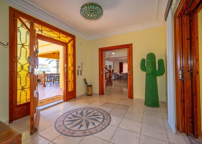 With Private Pool And Tennis Court 150 Metres From The Sea-villa El Olivo