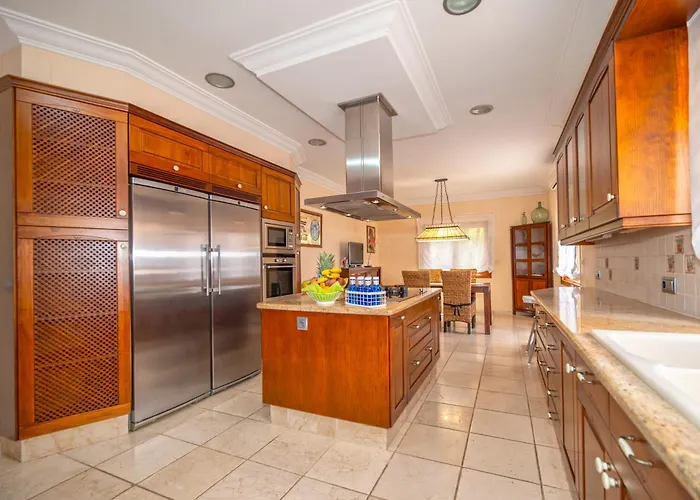 With Private Pool And Tennis Court 150 Metres From The Sea-villa El Olivo Denia