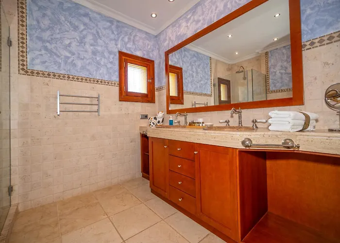 With Private Pool And Tennis Court 150 Metres From The Sea-villa El Olivo