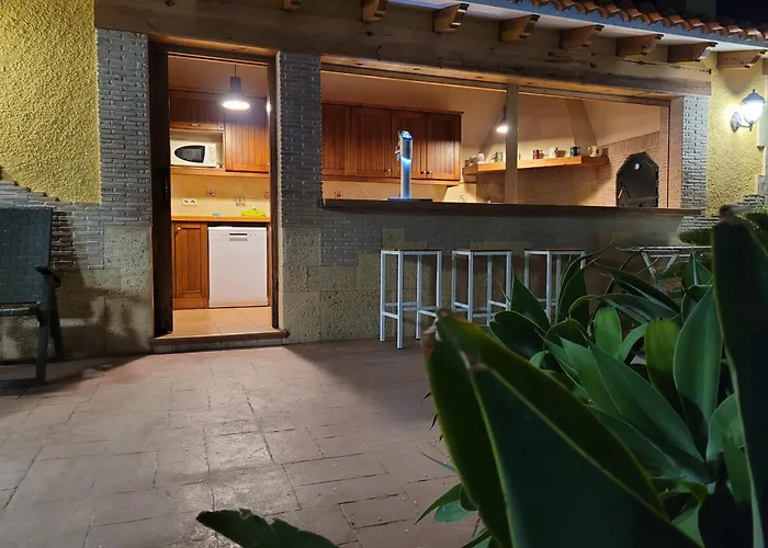 Villa With Private Pool And Tennis Court 150 Metres From The Sea-villa El Olivo